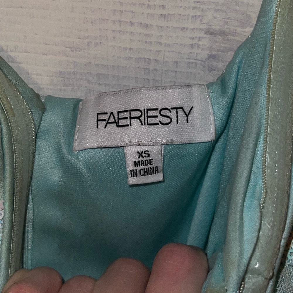 Prom dress - Picture 2 of 3